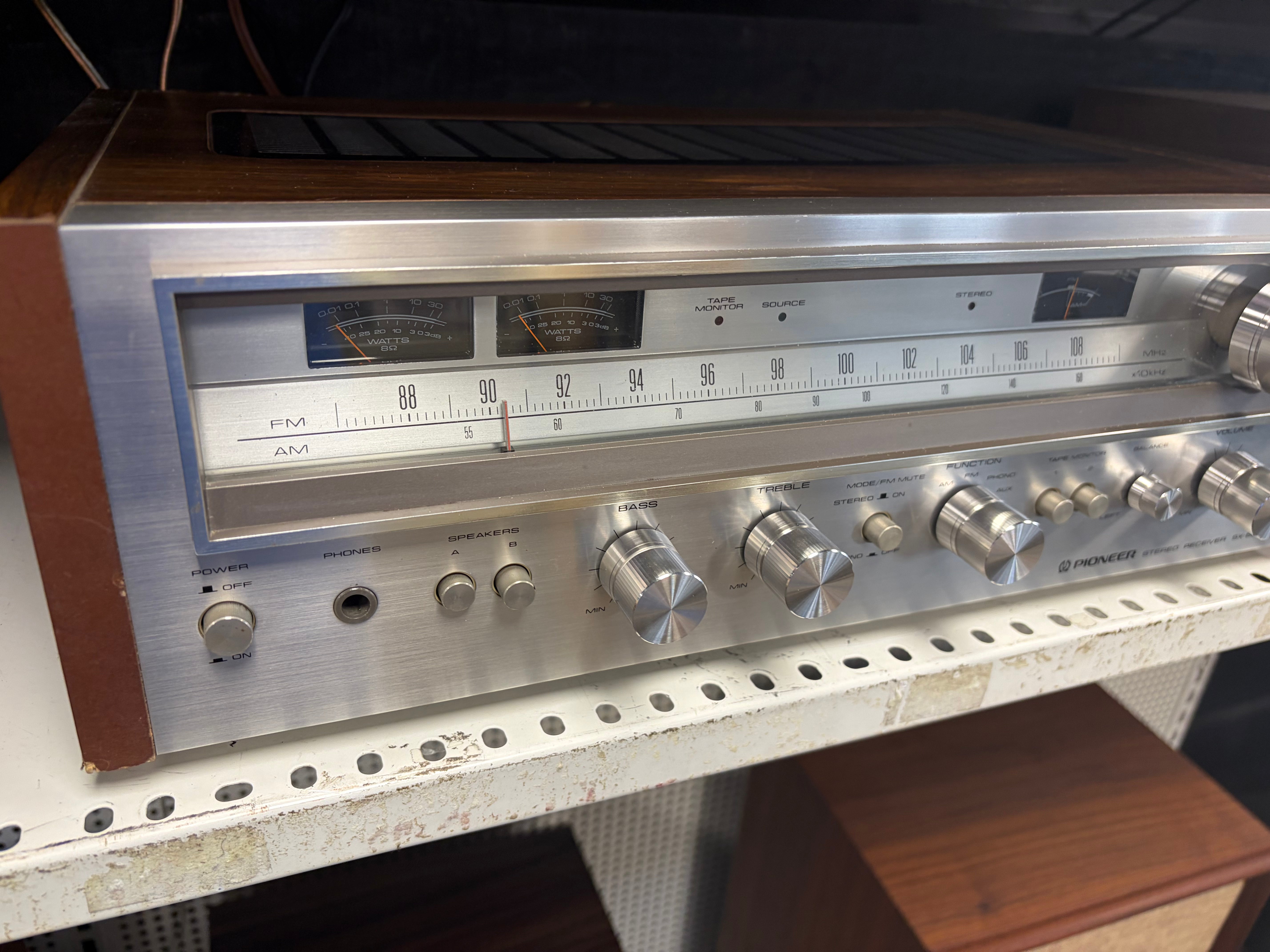 Pioneer SX-680 AM/FM Stereo Receiver