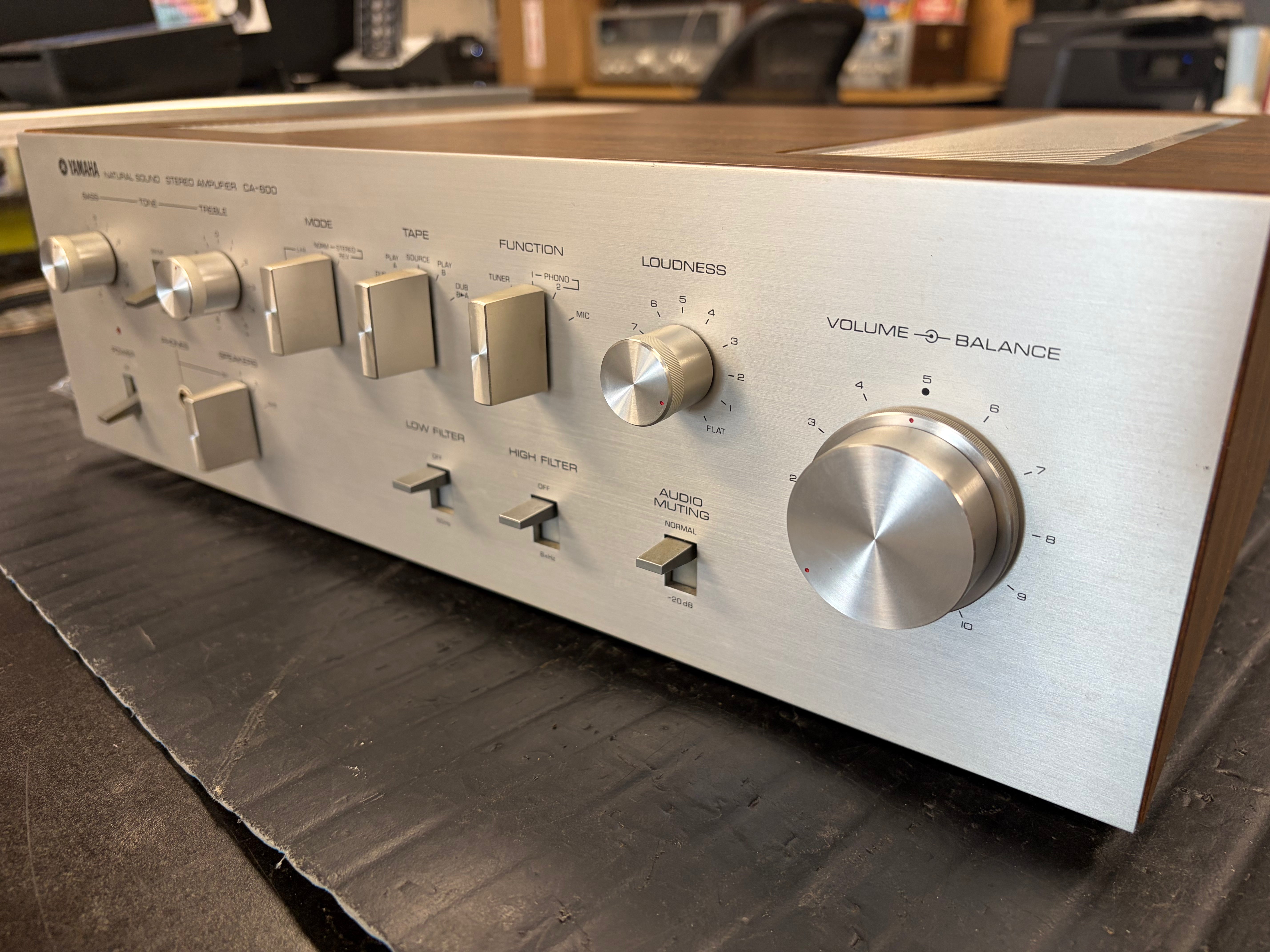 Yamaha CA-600 Natural Sound Stereo Amplifier